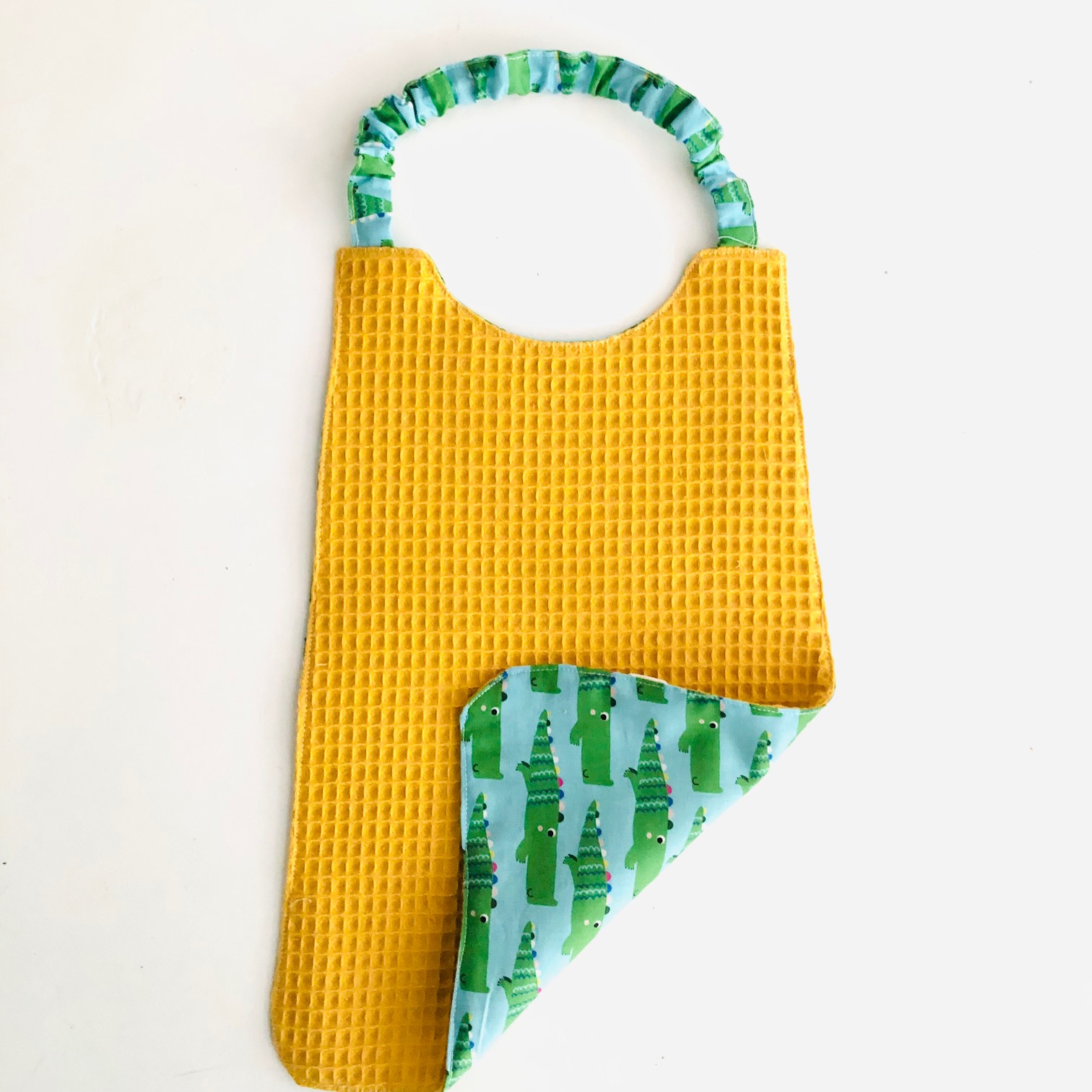 Tous à la cantoche !” : tuto pour coudre une serviette élastiquée pour la  maternelle – L'Atelier d'Archibald